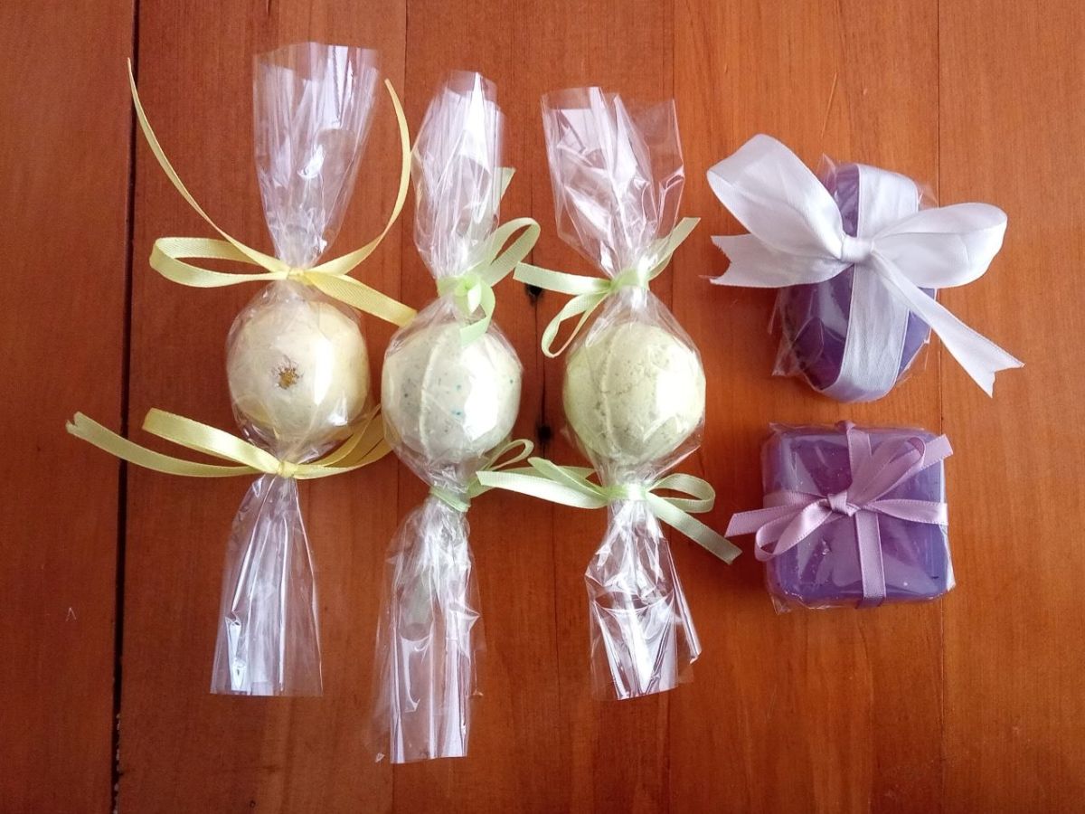 Homemade Soap and&nbsp;Bathbombs